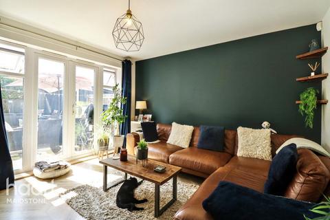 4 bedroom detached house for sale, Tilling Close, Maidstone