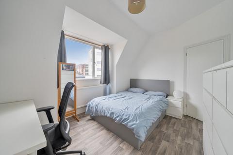 1 bedroom flat for sale, Durham Road, Raynes Park, London, SW20
