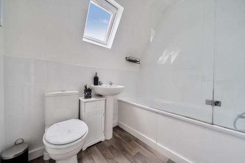 1 bedroom flat for sale, Durham Road, Raynes Park, London, SW20