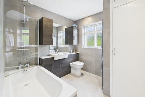 4 bedroom detached house for sale, Banks Road, Bedfordshire SG18