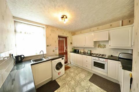3 bedroom terraced house for sale, Brompton Close, Hull