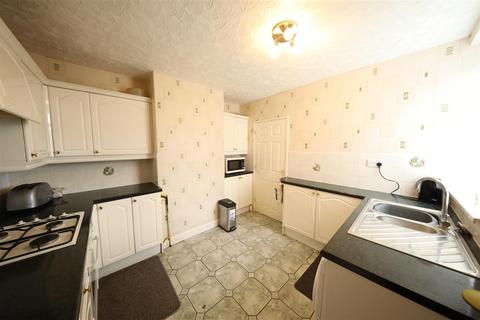 3 bedroom terraced house for sale, Brompton Close, Hull