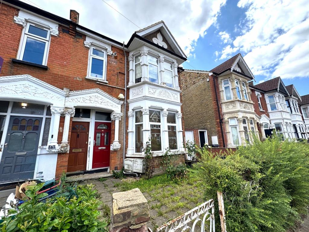 Avonwick Road, Hounslow, TW3 4 DX