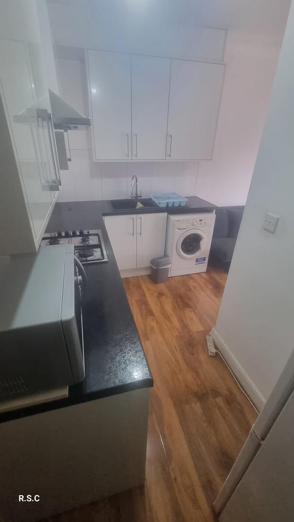 Apartment in Southall - View 2