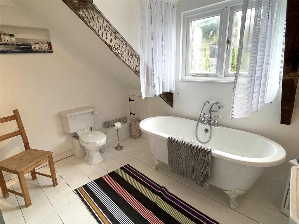 Bathroom.JPG