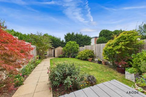 6 Russell Close, Uttoxeter, ST14 8HZ