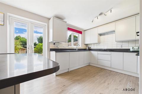 6 Russell Close, Uttoxeter, ST14 8HZ