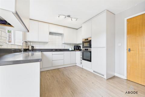 6 Russell Close, Uttoxeter, ST14 8HZ