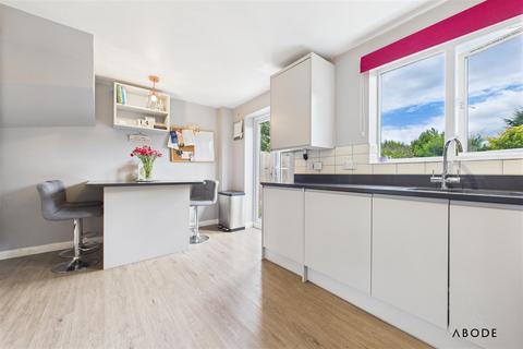 6 Russell Close, Uttoxeter, ST14 8HZ