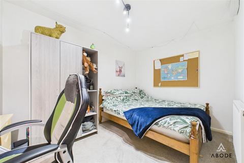 6 Russell Close, Uttoxeter, ST14 8HZ
