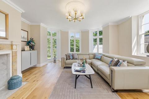 2 bedroom apartment to rent, Egham