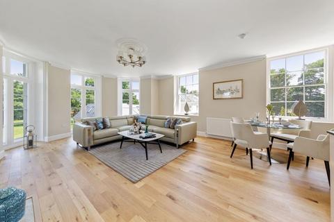 2 bedroom apartment to rent, Egham