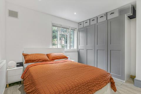 undefined, Twickenham Road, Isleworth, TW7