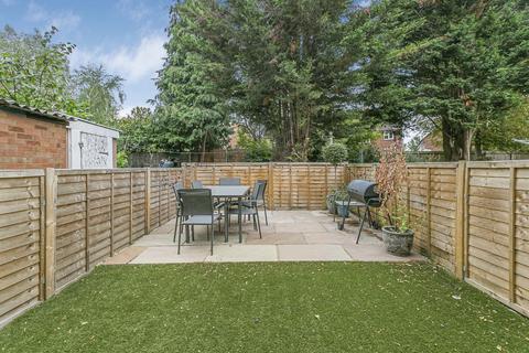 undefined, Twickenham Road, Isleworth, TW7