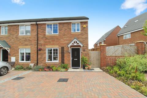 2 bedroom end of terrace house for sale, Wagtail Gardens, Ryton NE40