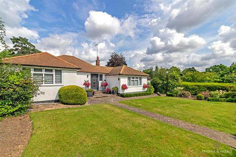 3 bedroom detached bungalow for sale, Goodyers Avenue, Radlett