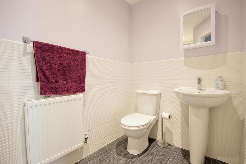 Ensuite shower room 2