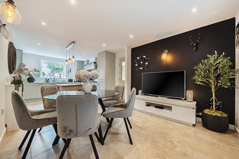 2 Brome Way, Carterton, OX18 1JS