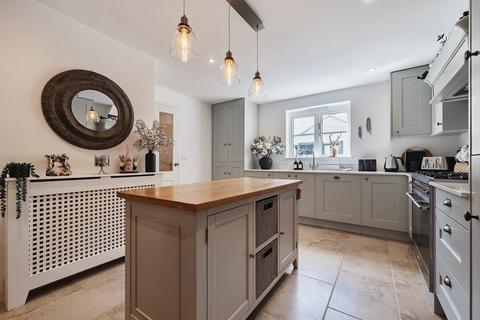 2 Brome Way, Carterton, OX18 1JS