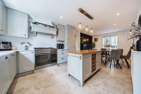 2 Brome Way, Carterton, OX18 1JS