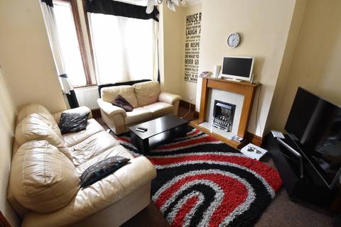 4 bedroom terraced house for sale, Russell Rise, Luton, Bedfordshire, LU1 5EX
