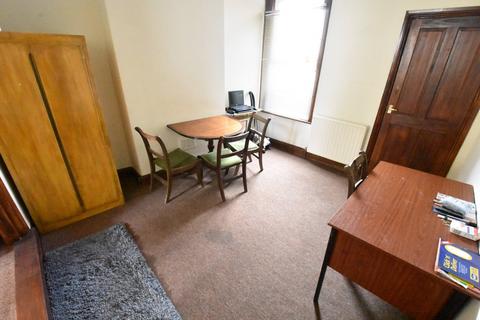 4 bedroom terraced house for sale, Russell Rise, Luton, Bedfordshire, LU1 5EX