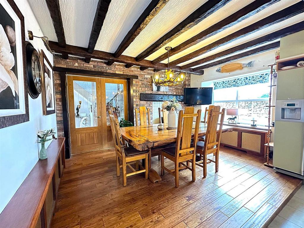 Dining room.jpg