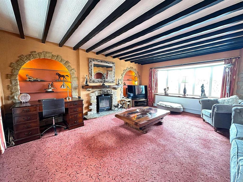 Lounge 1.jpg
