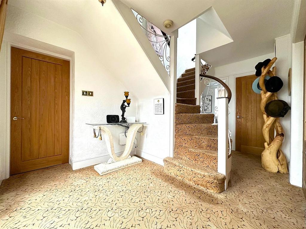 Hallway.jpg
