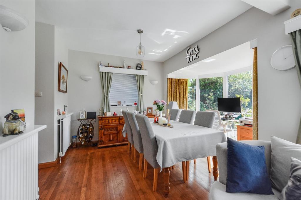 Lounge/Dining Room