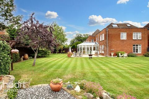 3 bedroom detached house for sale, Mulberry Trees, Shepperton