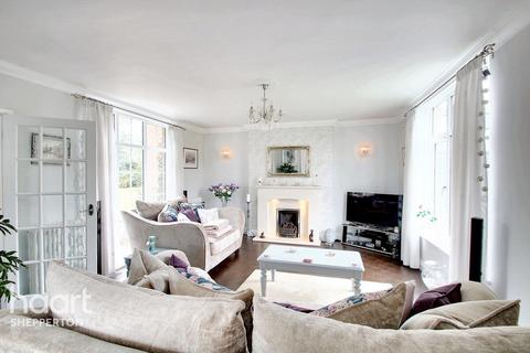 3 bedroom detached house for sale, Mulberry Trees, Shepperton