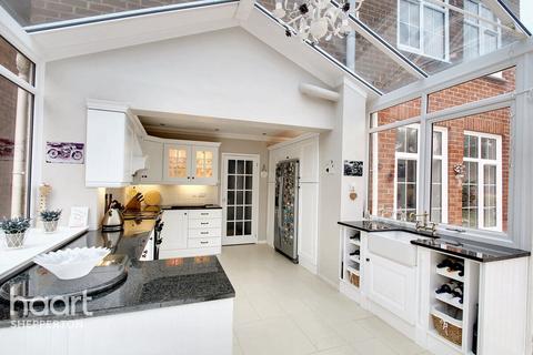 3 bedroom detached house for sale, Mulberry Trees, Shepperton