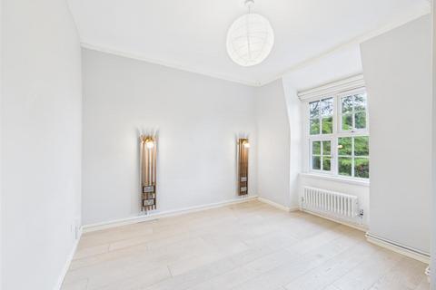 24 Topham Square, London, N17 7HL