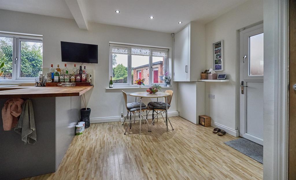 Refitted Open Plan Dining/Kitchen to Rear