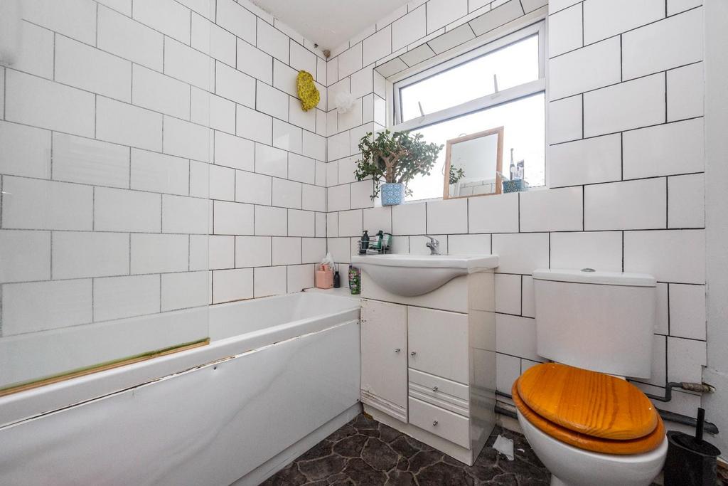 Bathroom.JPG