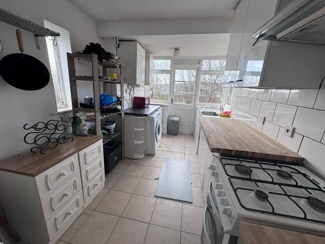 Kitchen 2.jpg
