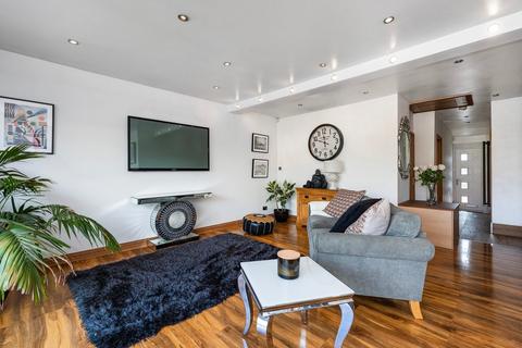 2 bedroom semi-detached bungalow for sale, The Quadrant, Bexleyheath, DA7