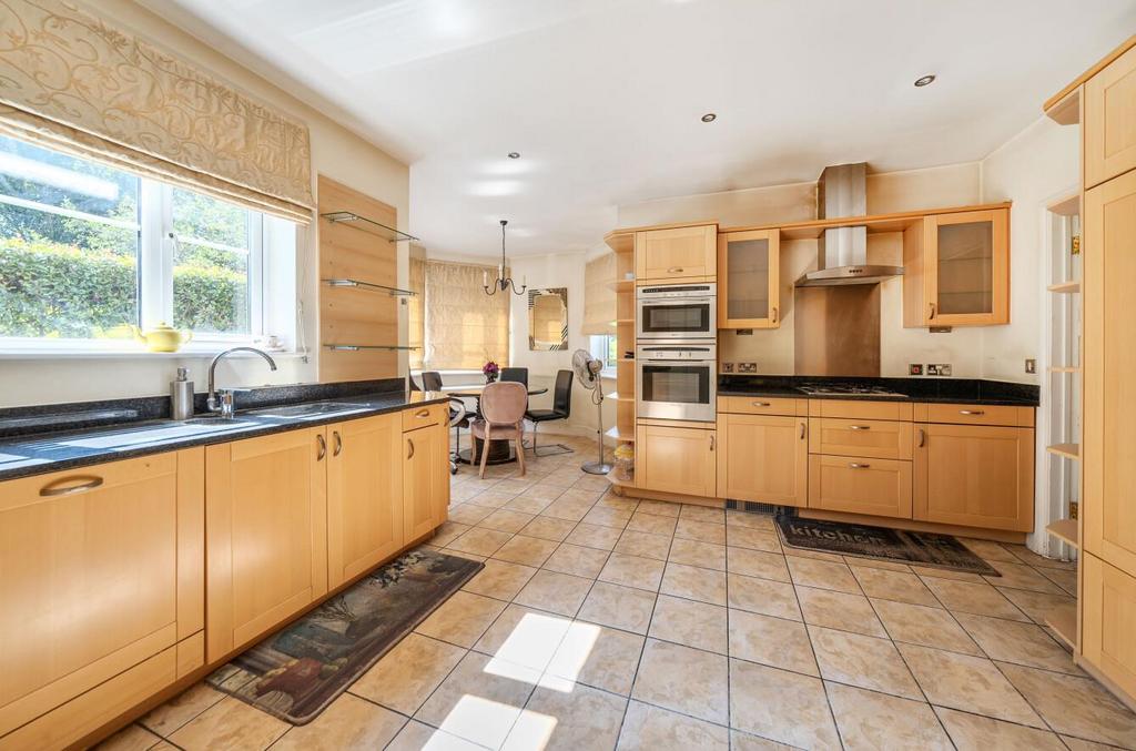 Davidson Frost-Wellings, DFW, Chandos Court, Kitch