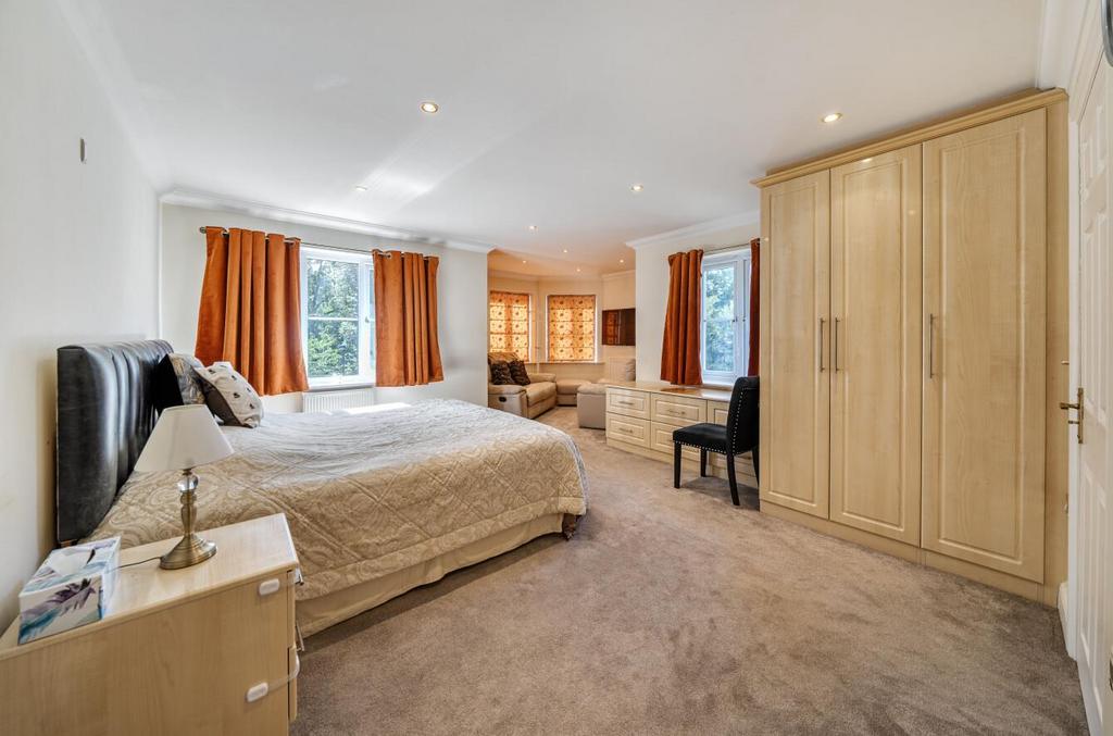 Davidson Frost-Wellings, DFW, Chandos Court, Bedro