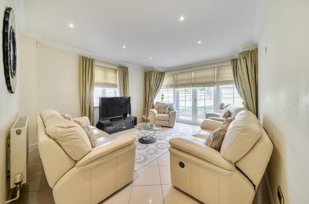 Davidson Frost-Wellings, DFW, Chandos Court, Livin