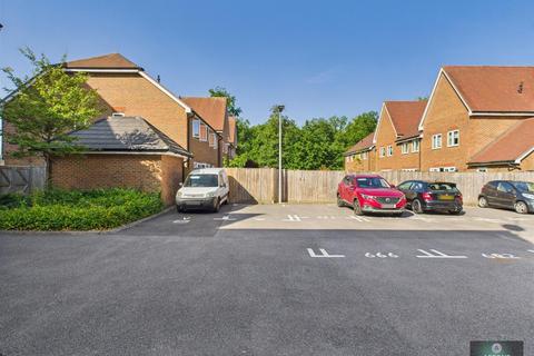 25 Bricklayer Lane, Faygate, Horsham, RH12 0AA