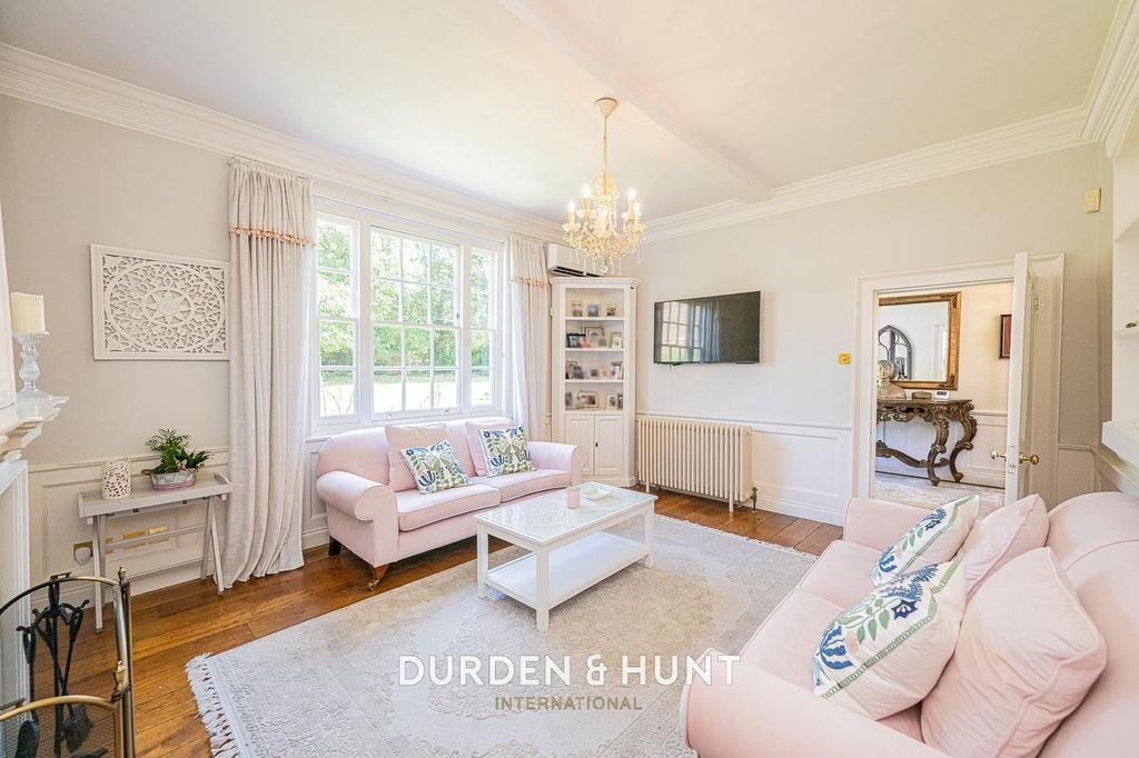 House in Epping Forest, How Green, Stapleford Abbotts - More