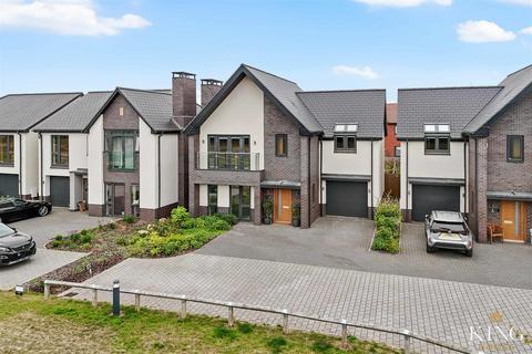 4 bedroom detached house for sale, Owl Rise, Stratford Upon Avon