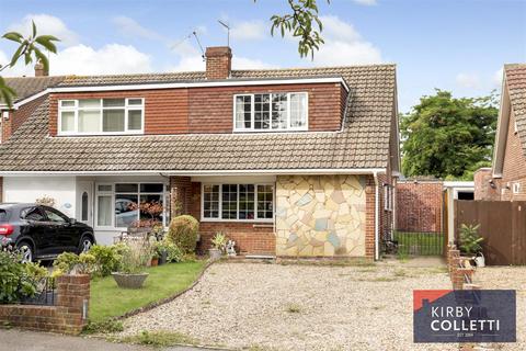 3 bedroom semi-detached house for sale, Huntingdon Close, Broxbourne