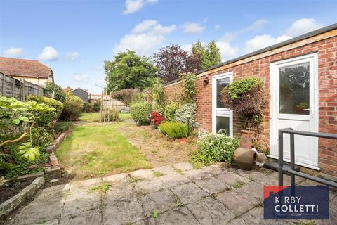 3 bedroom semi-detached house for sale, Huntingdon Close, Broxbourne