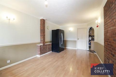 3 bedroom semi-detached house for sale, Huntingdon Close, Broxbourne
