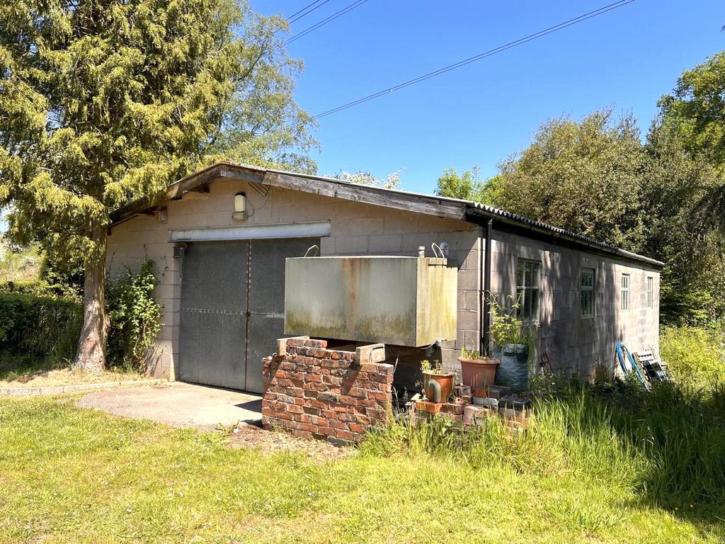 Garage/Workshop