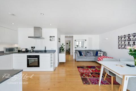 2 bedroom flat for sale, Kingsbridge Court, Dockers Tanner Road, London E14