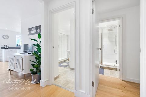 2 bedroom flat for sale, Kingsbridge Court, Dockers Tanner Road, London E14
